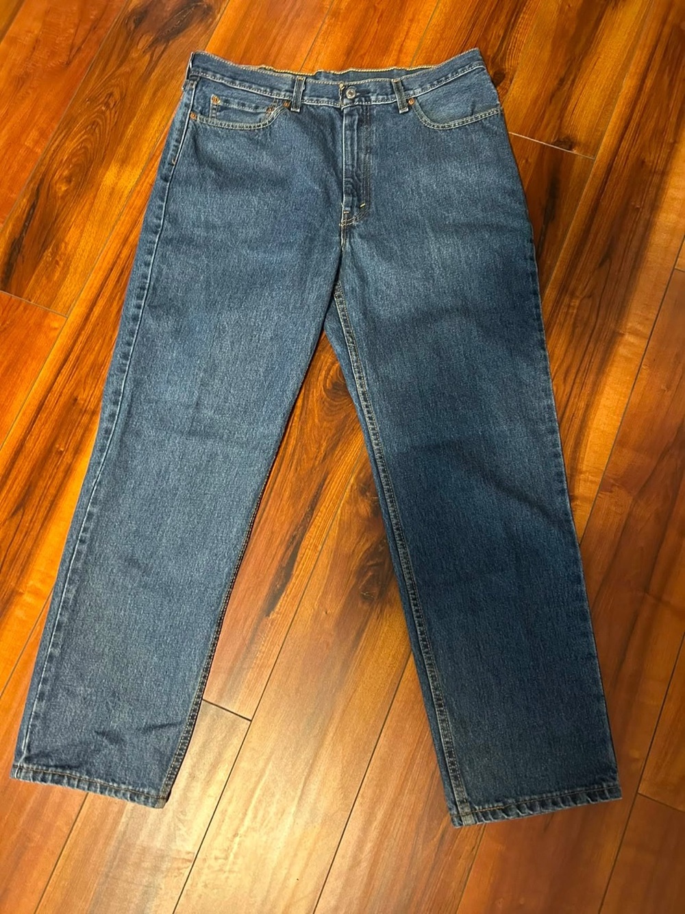 Levi’s 550 dark wash straight leg